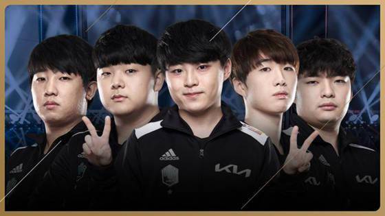 他在赛后采 他在赛后采